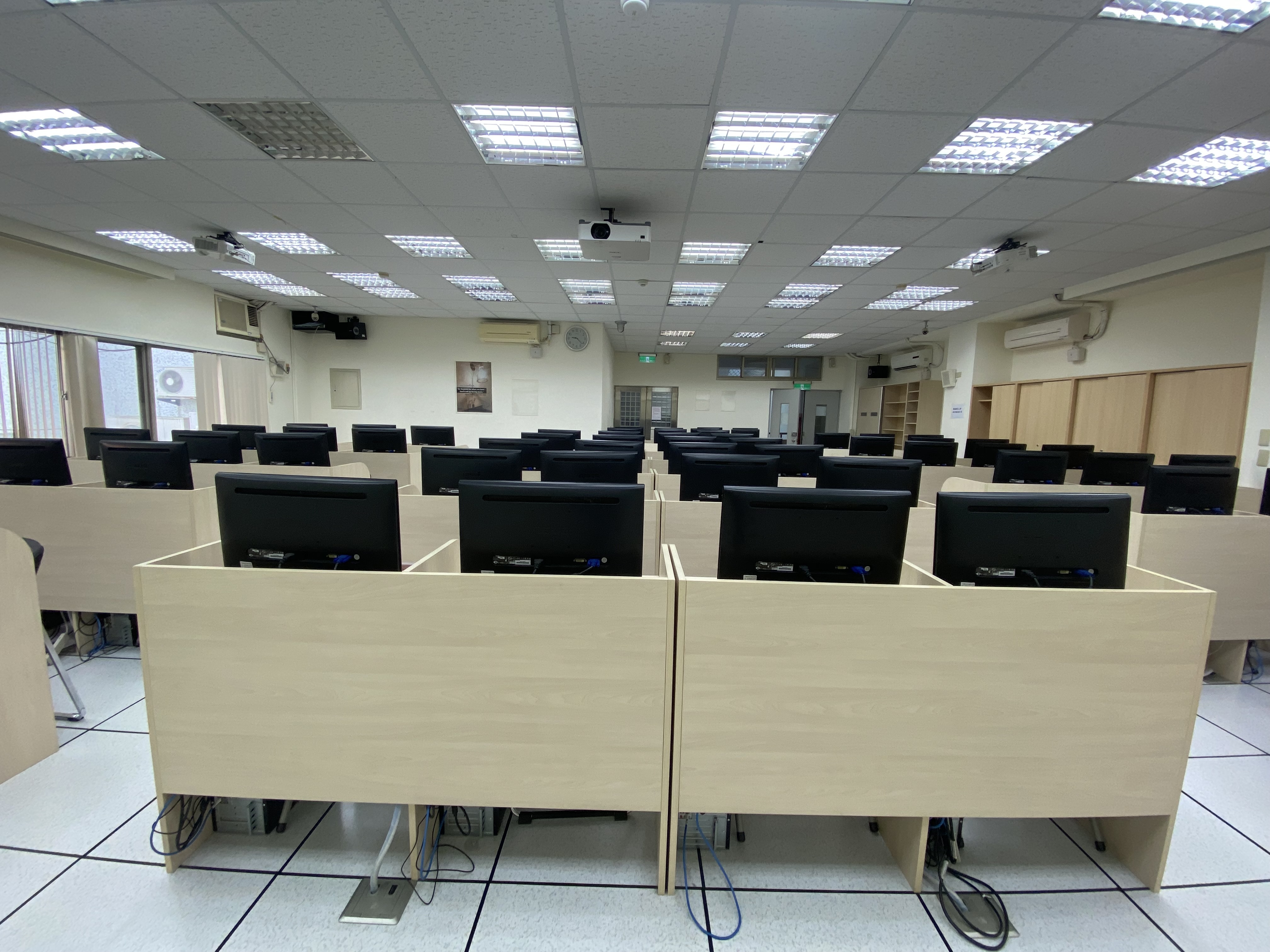 K502-1國際商務應用電腦教室設備示意圖